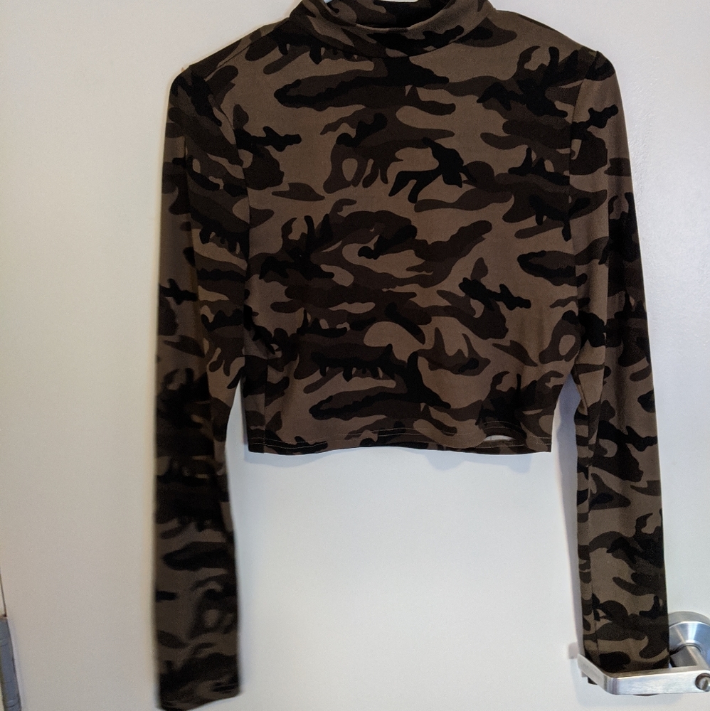 CAMO CROP TOP